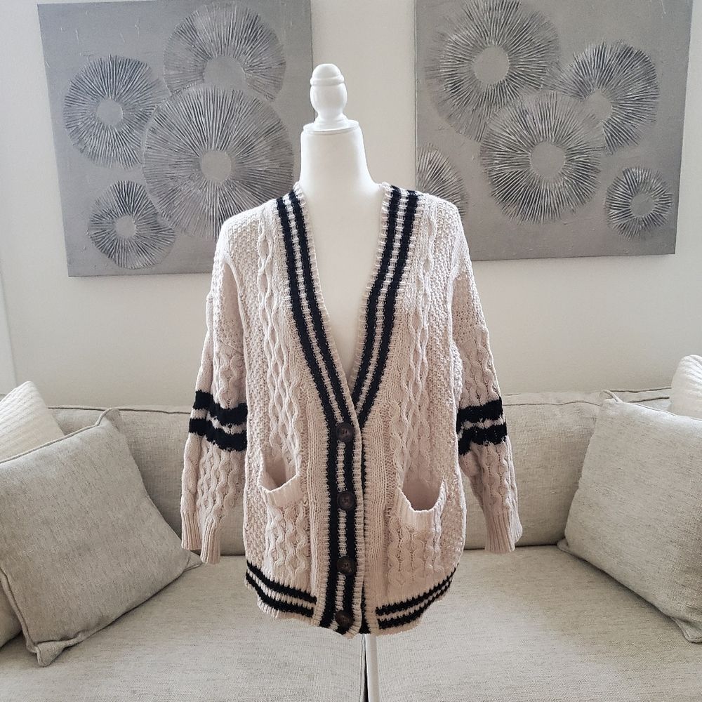 Forever 21 Long Sleeve Button-Up Oversized Cardigan Sweater Sz Medium